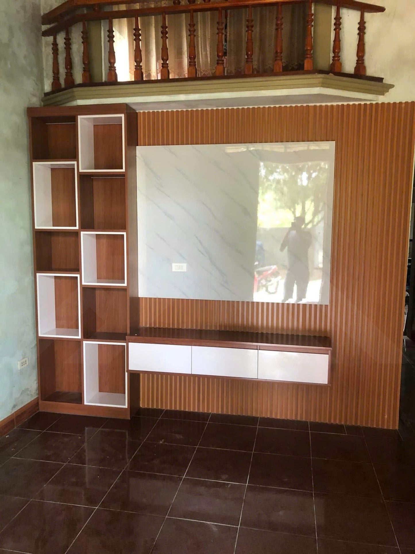Vách Tivi Eco 32